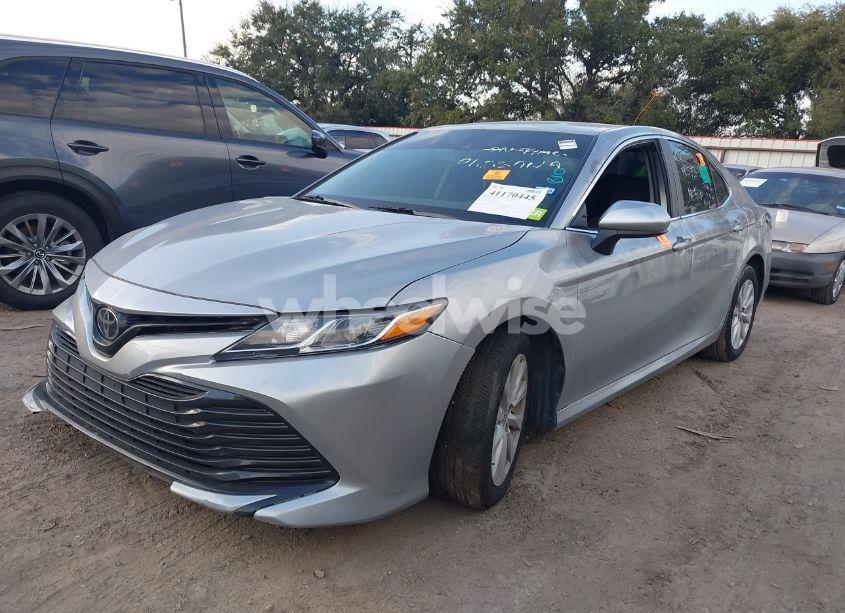 Photo 2 of 2020 Toyota Camry LE (VIN 4T1C11AK7LU965169)