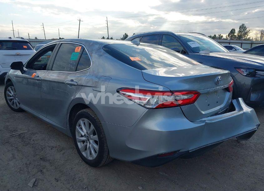 Photo 3 of 2020 Toyota Camry LE (VIN 4T1C11AK7LU965169)