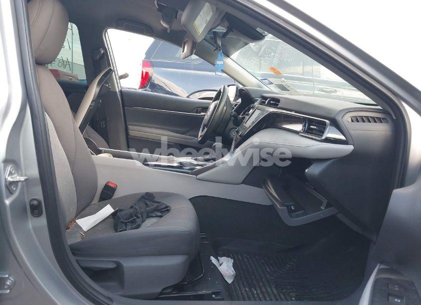 Photo 5 of 2020 Toyota Camry LE (VIN 4T1C11AK7LU965169)