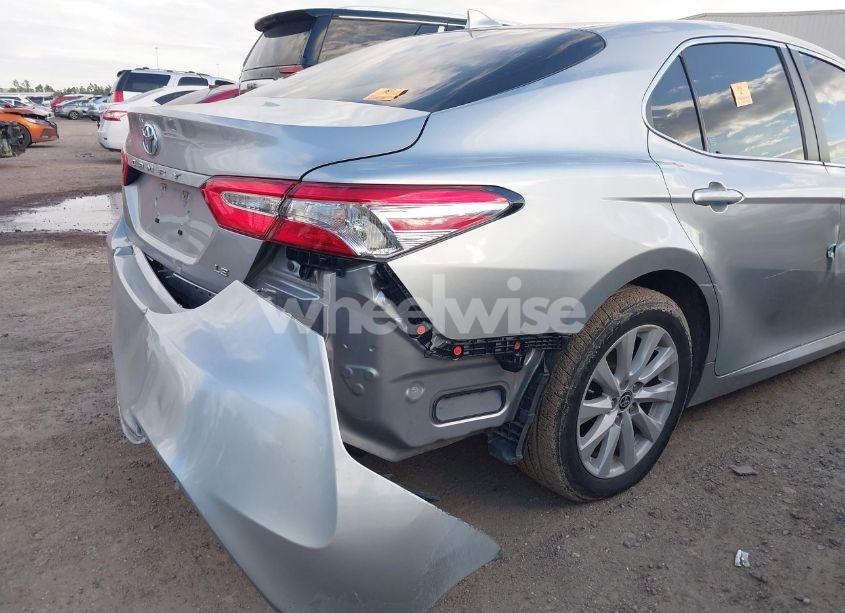 Photo 6 of 2020 Toyota Camry LE (VIN 4T1C11AK7LU965169)