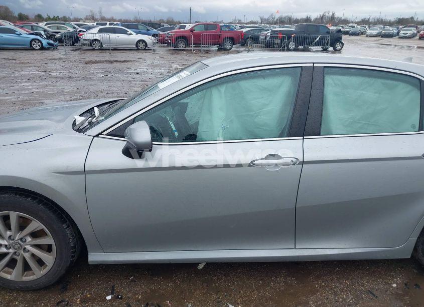 Photo 15 of 2021 Toyota Camry LE (VIN 4T1C11AK7MU444535)