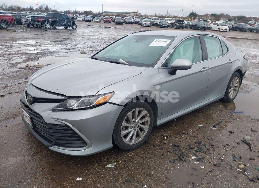 Photo 2 of 2021 Toyota Camry LE (VIN 4T1C11AK7MU444535)