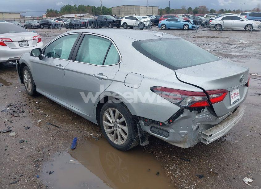 Photo 3 of 2021 Toyota Camry LE (VIN 4T1C11AK7MU444535)