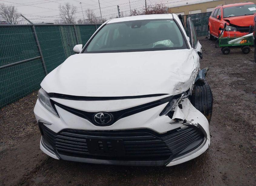 Photo 13 of 2021 Toyota Camry LE (VIN 4T1C11AK7MU470634)
