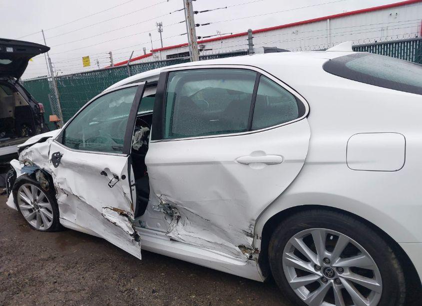 Photo 15 of 2021 Toyota Camry LE (VIN 4T1C11AK7MU470634)