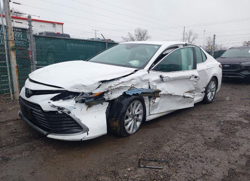 Photo 2 of 2021 Toyota Camry LE (VIN 4T1C11AK7MU470634)