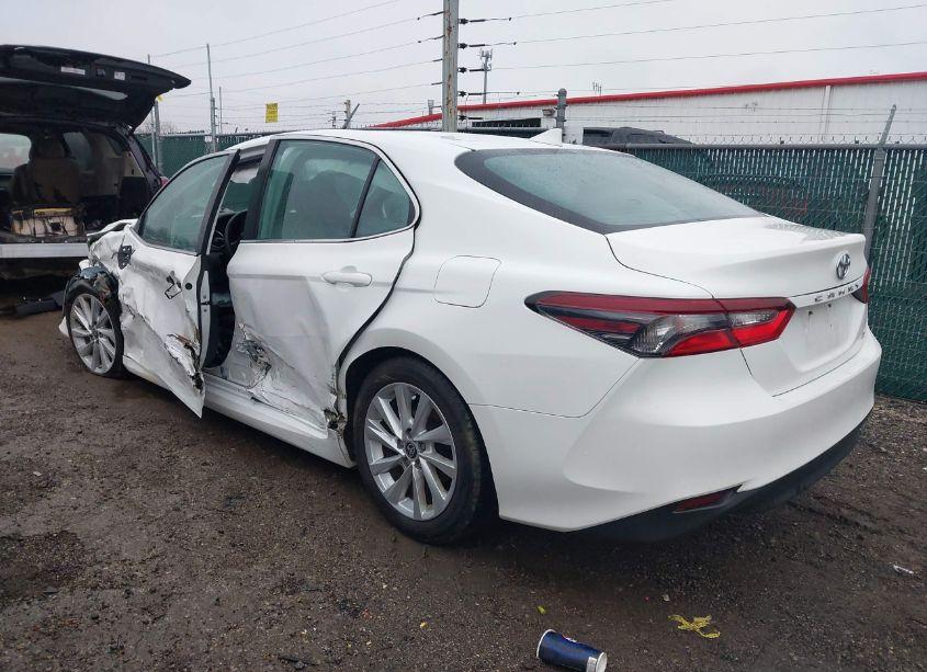 Photo 3 of 2021 Toyota Camry LE (VIN 4T1C11AK7MU470634)