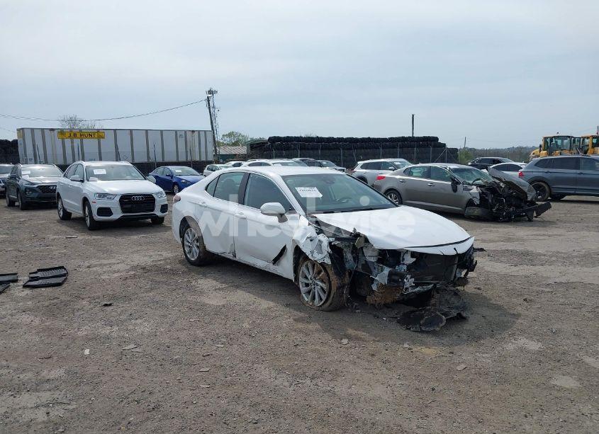 2021 Toyota Camry LE (VIN 4T1C11AK7MU515359) main photo