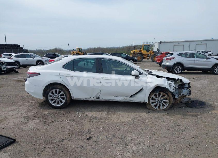 Photo 14 of 2021 Toyota Camry LE (VIN 4T1C11AK7MU515359)