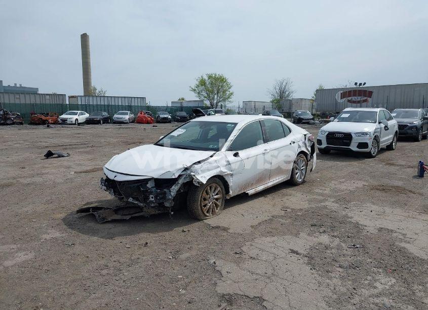 Photo 2 of 2021 Toyota Camry LE (VIN 4T1C11AK7MU515359)