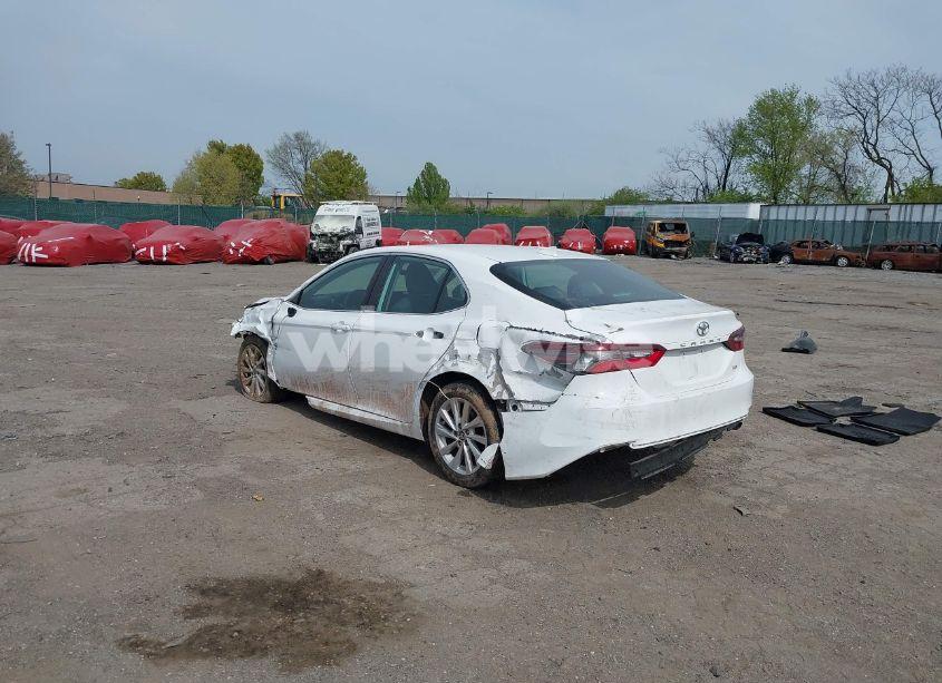 Photo 3 of 2021 Toyota Camry LE (VIN 4T1C11AK7MU515359)