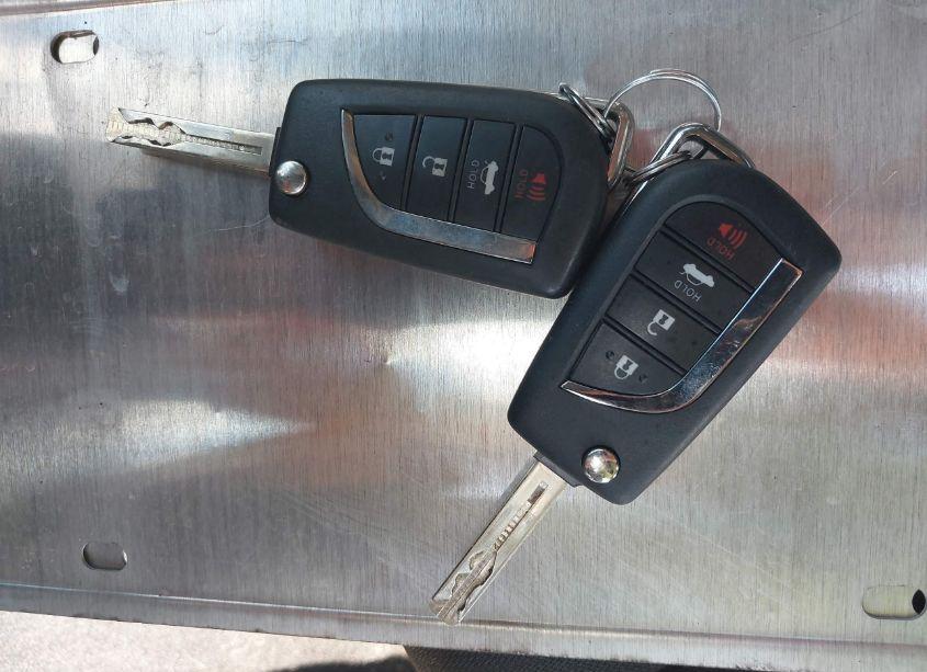 Photo 11 of 2021 Toyota Camry LE (VIN 4T1C11AK7MU520206)