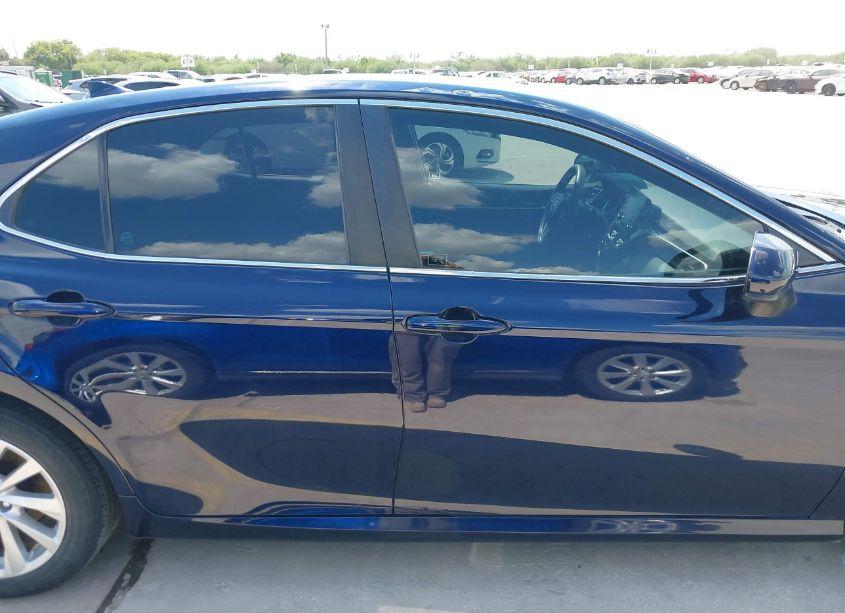 Photo 13 of 2021 Toyota Camry LE (VIN 4T1C11AK7MU520206)