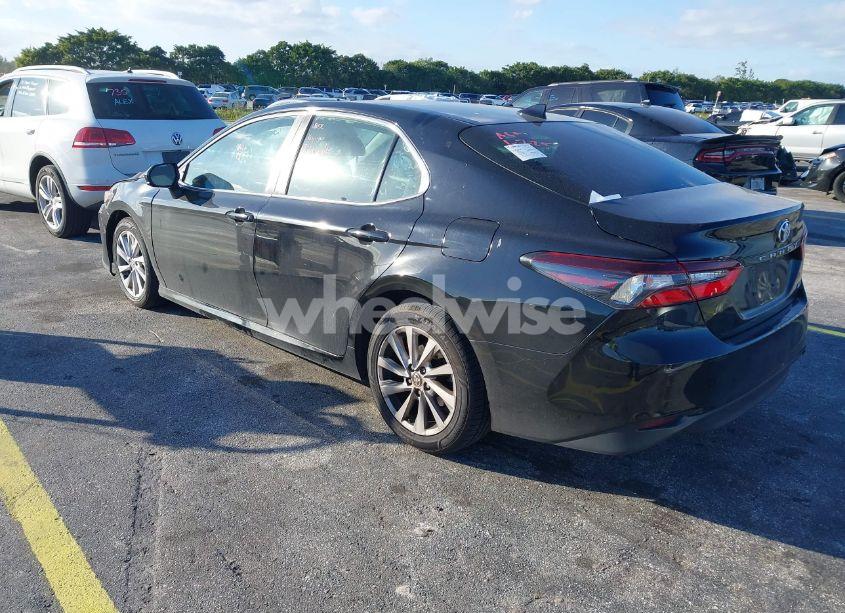 Photo 3 of 2021 Toyota Camry LE (VIN 4T1C11AK7MU539113)