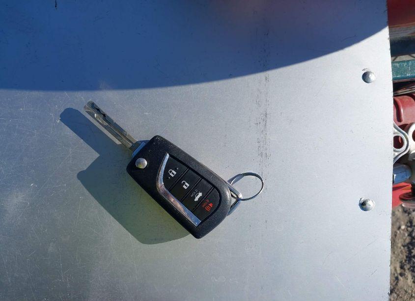 Photo 11 of 2021 Toyota Camry LE (VIN 4T1C11AK7MU551617)