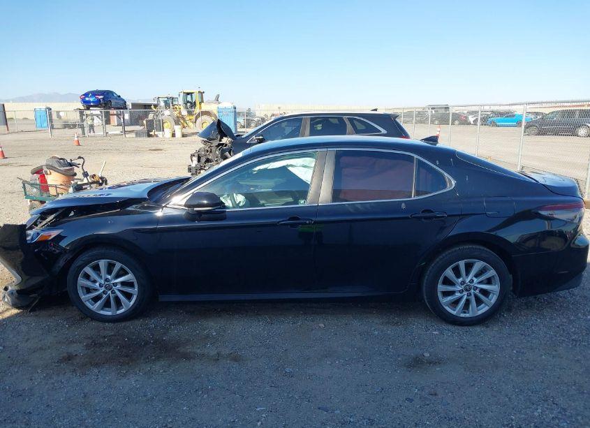 Photo 14 of 2021 Toyota Camry LE (VIN 4T1C11AK7MU551617)