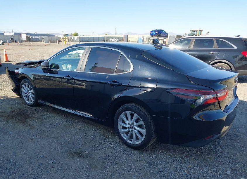 Photo 3 of 2021 Toyota Camry LE (VIN 4T1C11AK7MU551617)