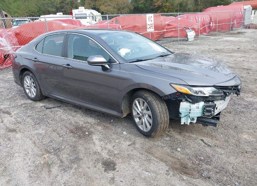 2021 Toyota Camry LE (VIN 4T1C11AK7MU553691) main photo