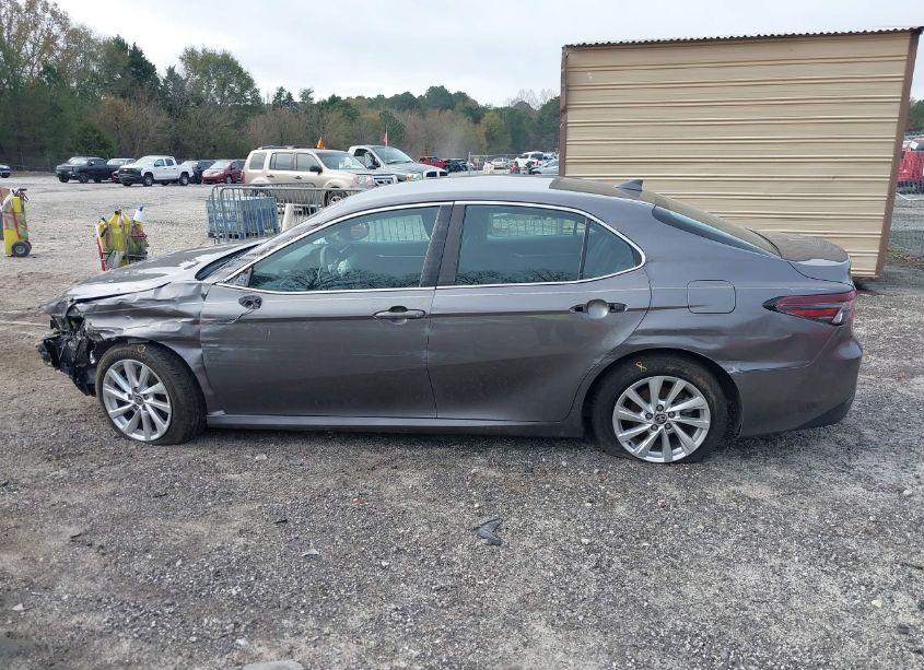 Photo 14 of 2021 Toyota Camry LE (VIN 4T1C11AK7MU553691)