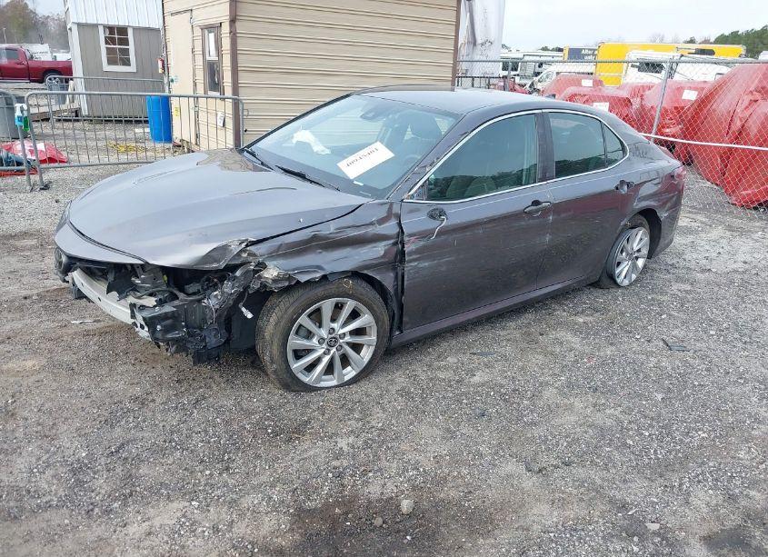 Photo 2 of 2021 Toyota Camry LE (VIN 4T1C11AK7MU553691)
