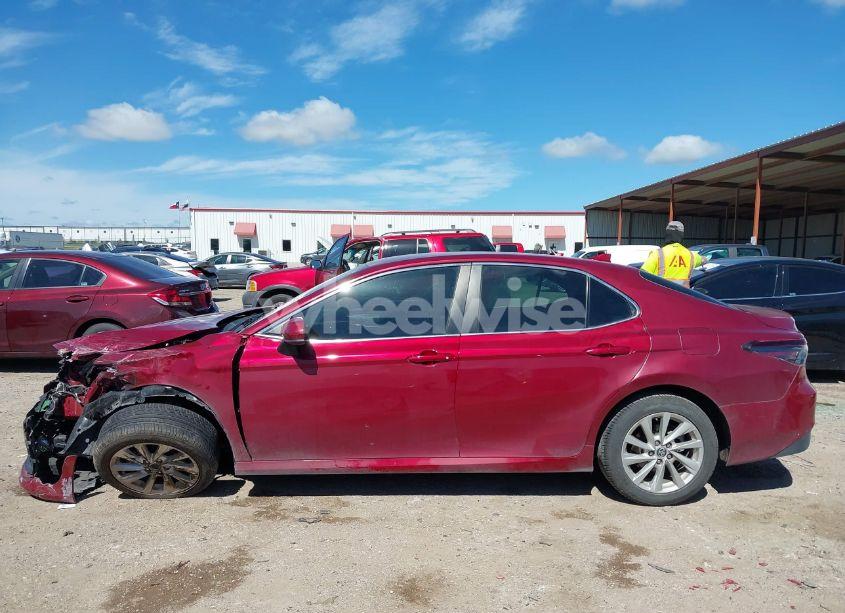 Photo 14 of 2021 Toyota Camry LE (VIN 4T1C11AK7MU557255)