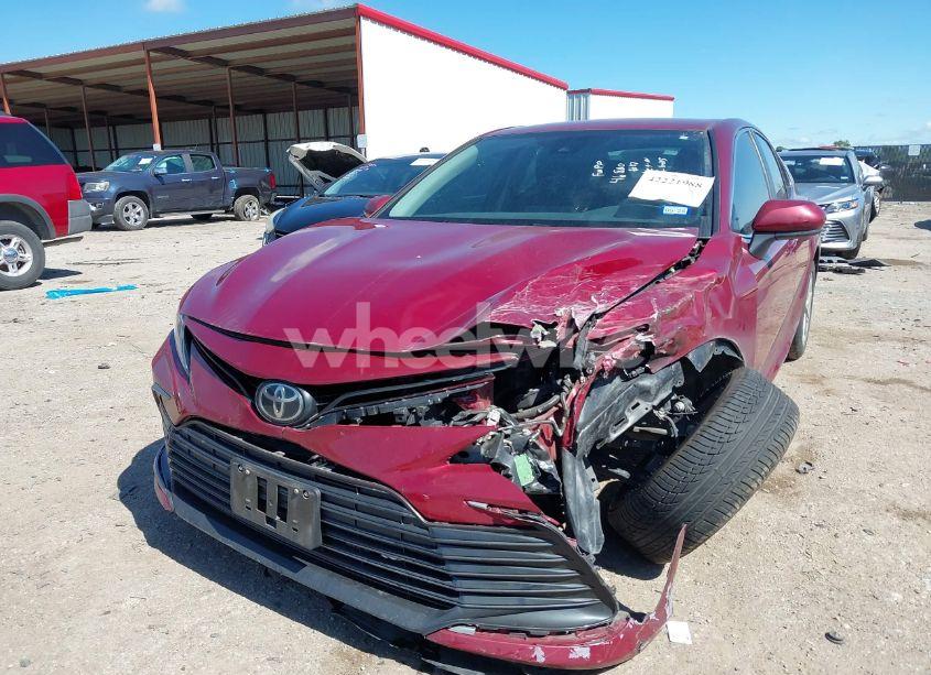 Photo 2 of 2021 Toyota Camry LE (VIN 4T1C11AK7MU557255)