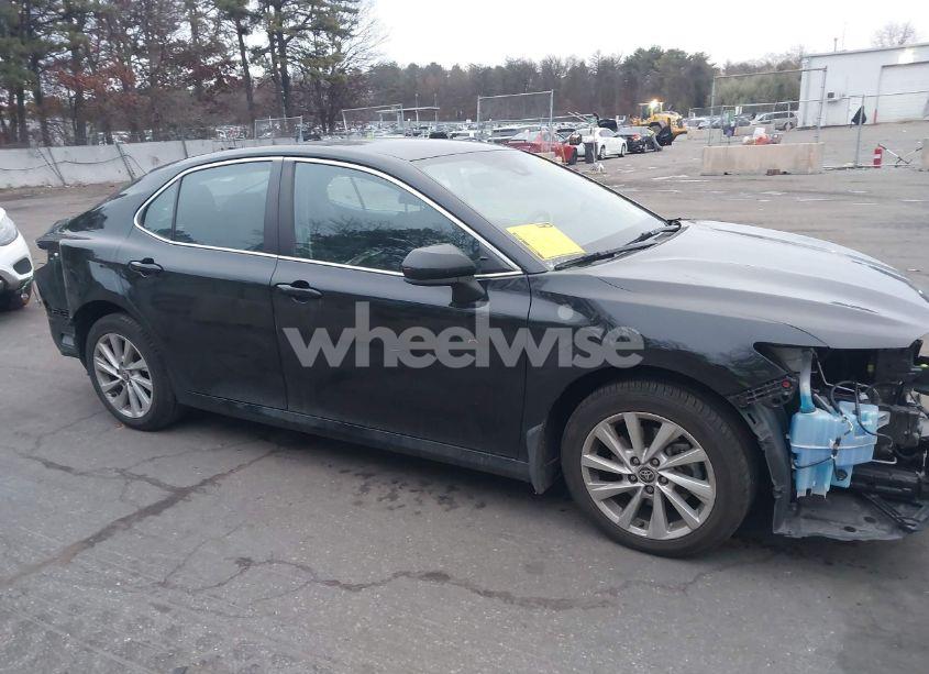 Photo 14 of 2021 Toyota Camry LE (VIN 4T1C11AK7MU571043)