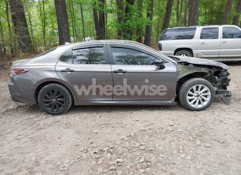 Photo 13 of 2021 Toyota Camry LE (VIN 4T1C11AK7MU616529)