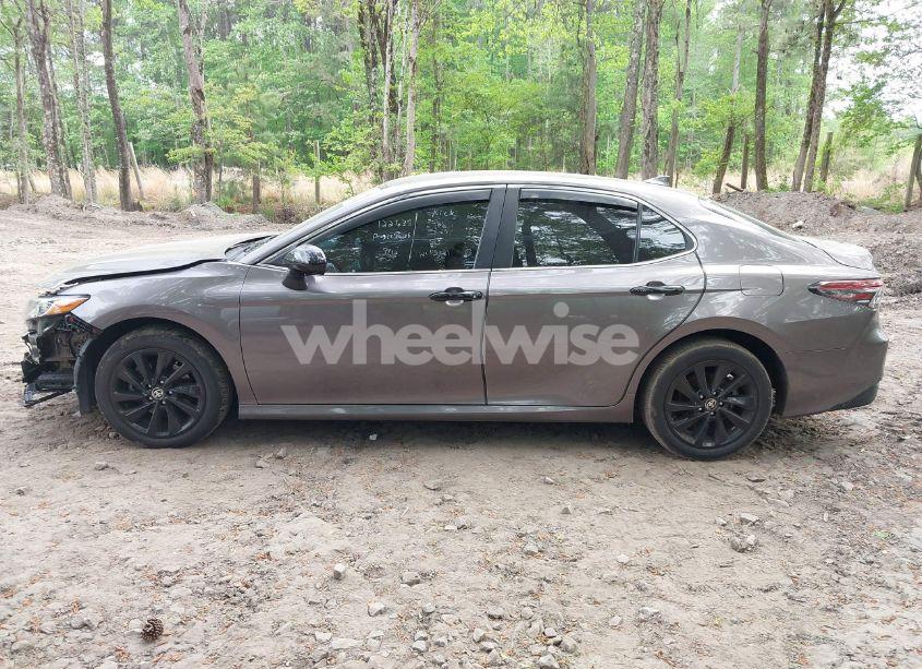 Photo 14 of 2021 Toyota Camry LE (VIN 4T1C11AK7MU616529)