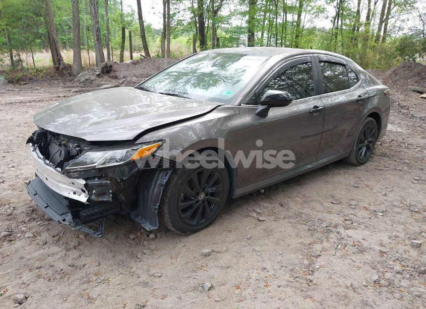 Photo 2 of 2021 Toyota Camry LE (VIN 4T1C11AK7MU616529)