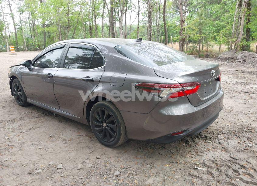 Photo 3 of 2021 Toyota Camry LE (VIN 4T1C11AK7MU616529)