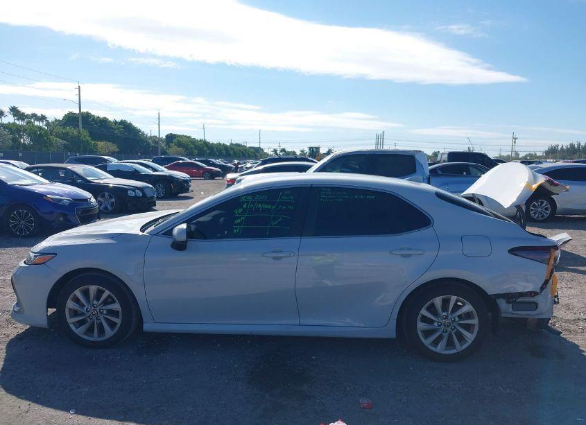 Photo 14 of 2022 Toyota Camry LE (VIN 4T1C11AK7NU008477)