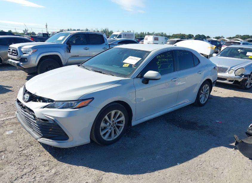 Photo 2 of 2022 Toyota Camry LE (VIN 4T1C11AK7NU008477)