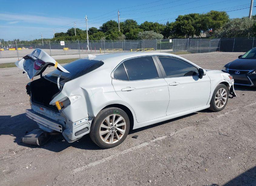 Photo 4 of 2022 Toyota Camry LE (VIN 4T1C11AK7NU008477)