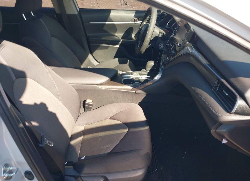 Photo 5 of 2022 Toyota Camry LE (VIN 4T1C11AK7NU008477)