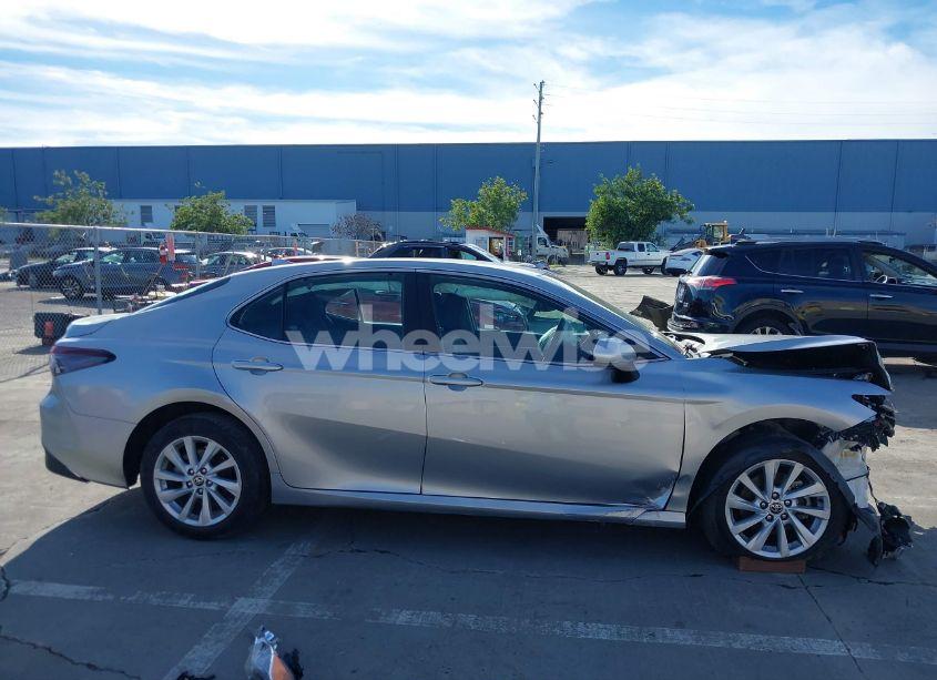 Photo 13 of 2022 Toyota Camry LE (VIN 4T1C11AK7NU621666)