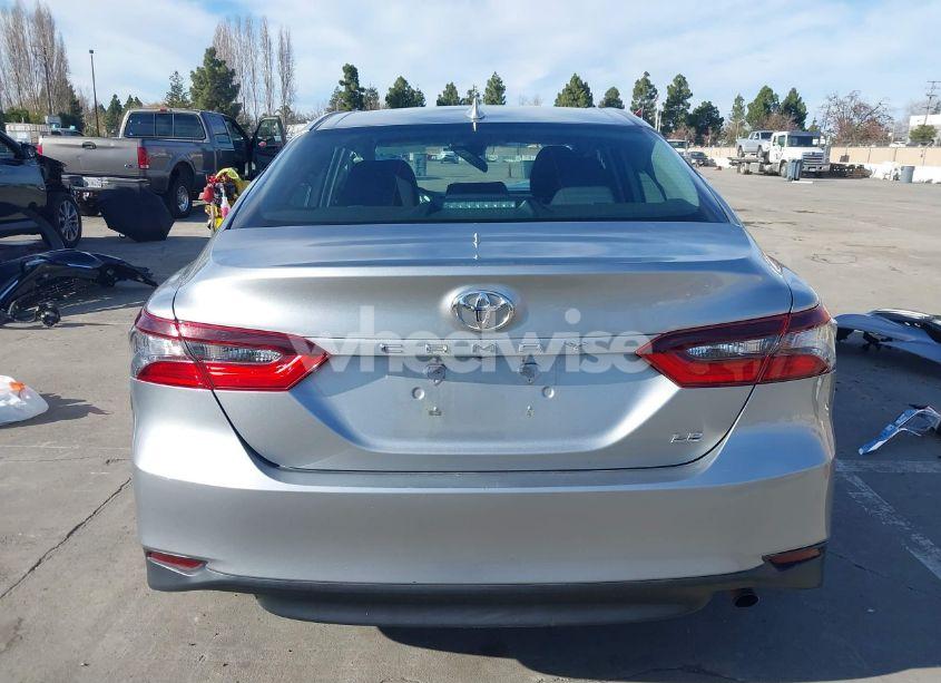Photo 16 of 2022 Toyota Camry LE (VIN 4T1C11AK7NU621666)