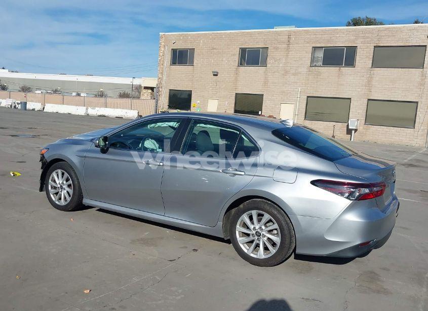 Photo 3 of 2022 Toyota Camry LE (VIN 4T1C11AK7NU621666)