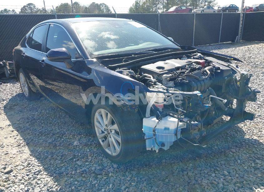 2022 Toyota Camry LE (VIN 4T1C11AK7NU642811) main photo