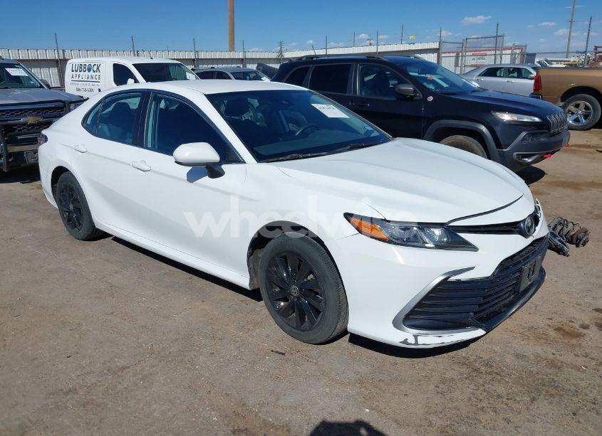 2022 Toyota Camry LE (VIN 4T1C11AK7NU643988) main photo