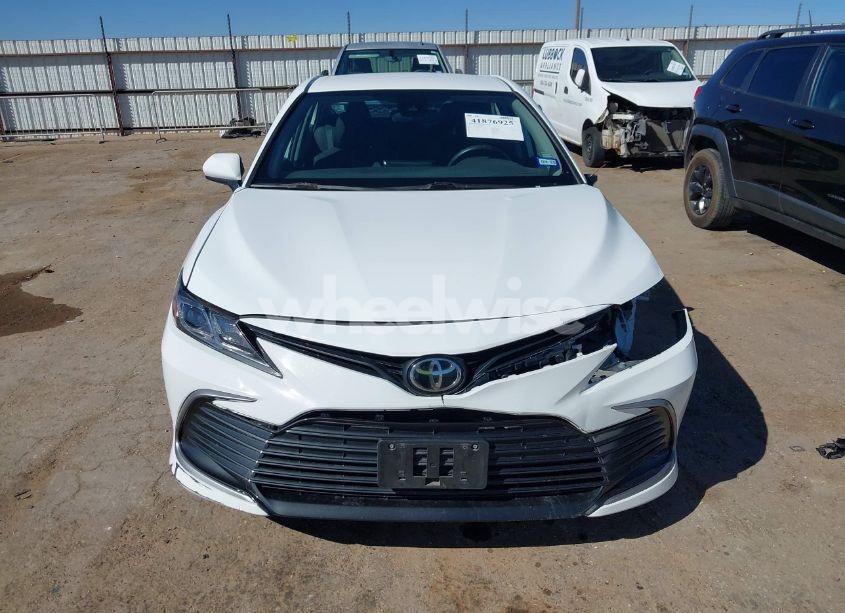 Photo 13 of 2022 Toyota Camry LE (VIN 4T1C11AK7NU643988)