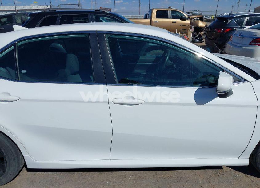 Photo 14 of 2022 Toyota Camry LE (VIN 4T1C11AK7NU643988)