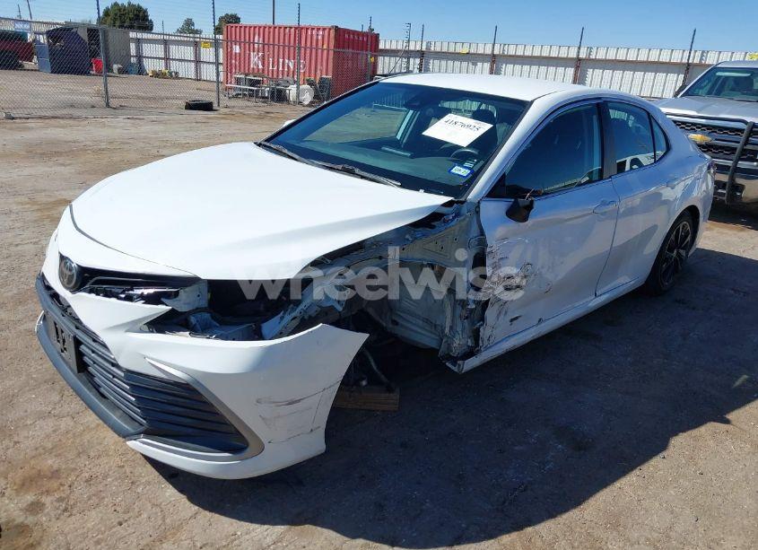 Photo 2 of 2022 Toyota Camry LE (VIN 4T1C11AK7NU643988)