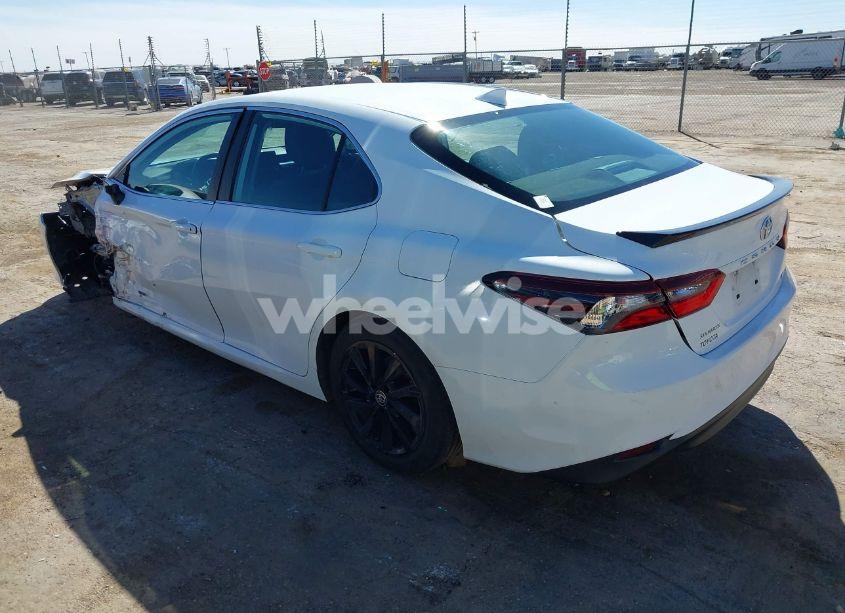 Photo 3 of 2022 Toyota Camry LE (VIN 4T1C11AK7NU643988)