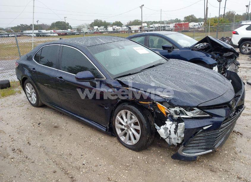 2022 Toyota Camry LE (VIN 4T1C11AK7NU659978) main photo