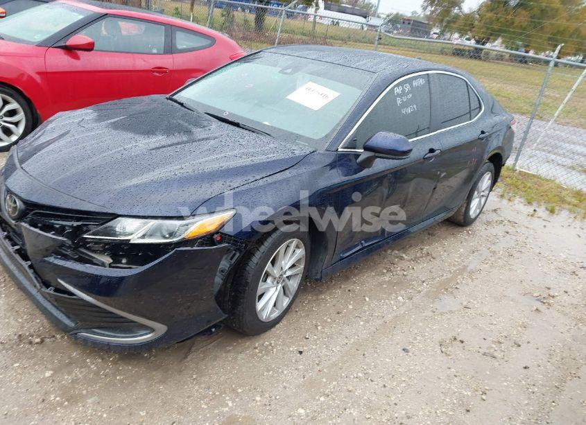 Photo 2 of 2022 Toyota Camry LE (VIN 4T1C11AK7NU659978)