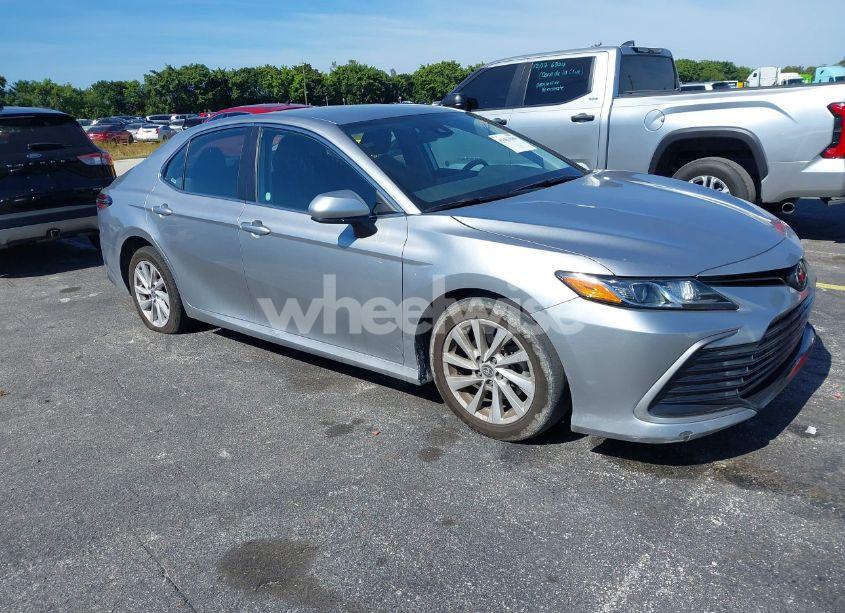 2022 Toyota Camry LE (VIN 4T1C11AK7NU662122) main photo