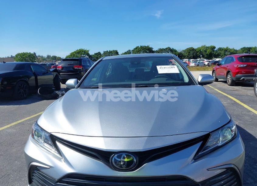 Photo 12 of 2022 Toyota Camry LE (VIN 4T1C11AK7NU662122)