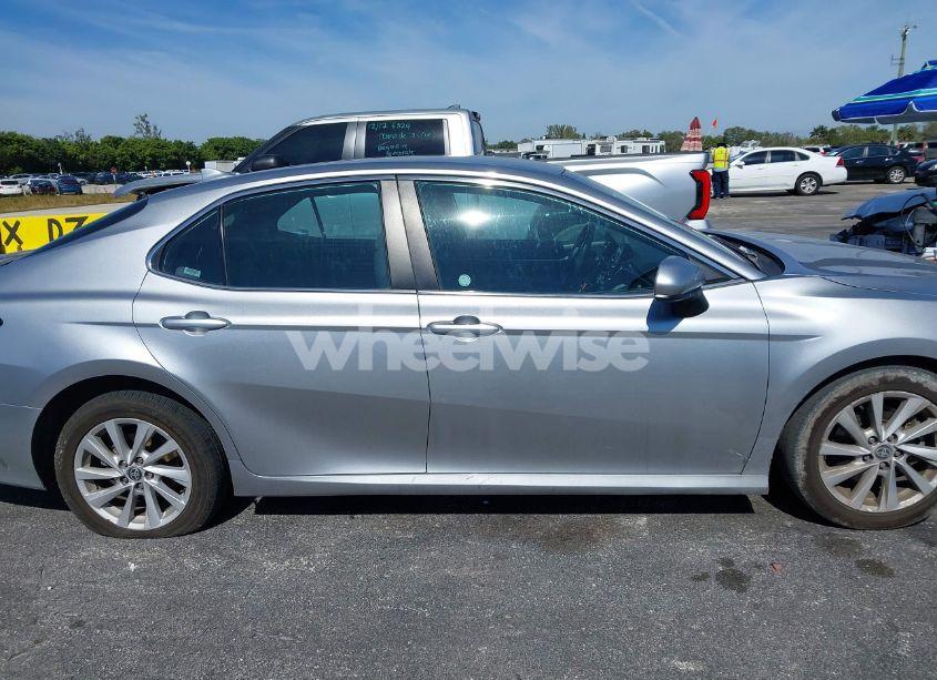 Photo 13 of 2022 Toyota Camry LE (VIN 4T1C11AK7NU662122)