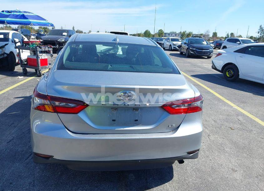 Photo 16 of 2022 Toyota Camry LE (VIN 4T1C11AK7NU662122)
